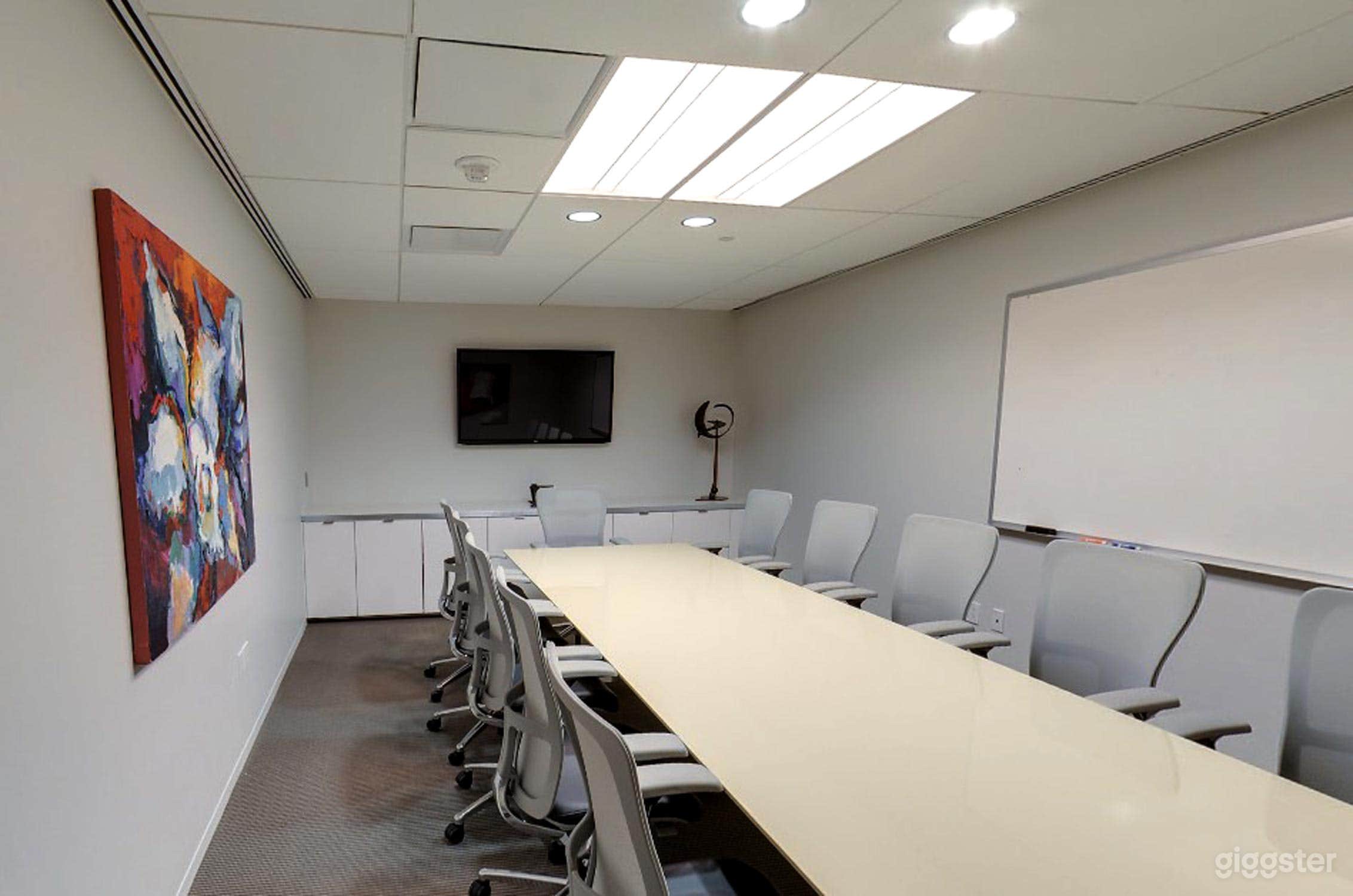 Conference Room for 10 People in Downtown Washington Photo 3
