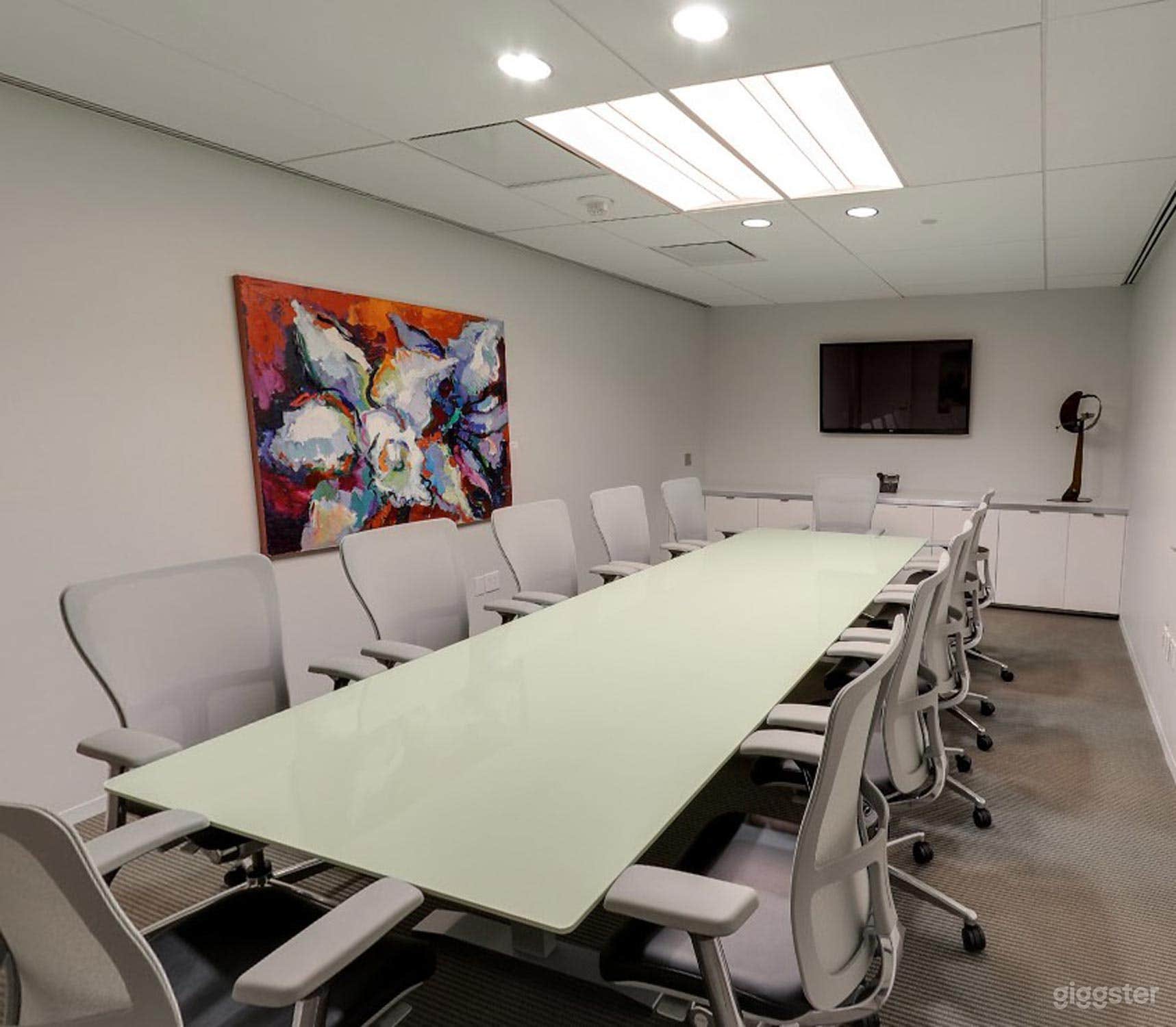 Conference Room for 10 People in Downtown Washington Photo 4