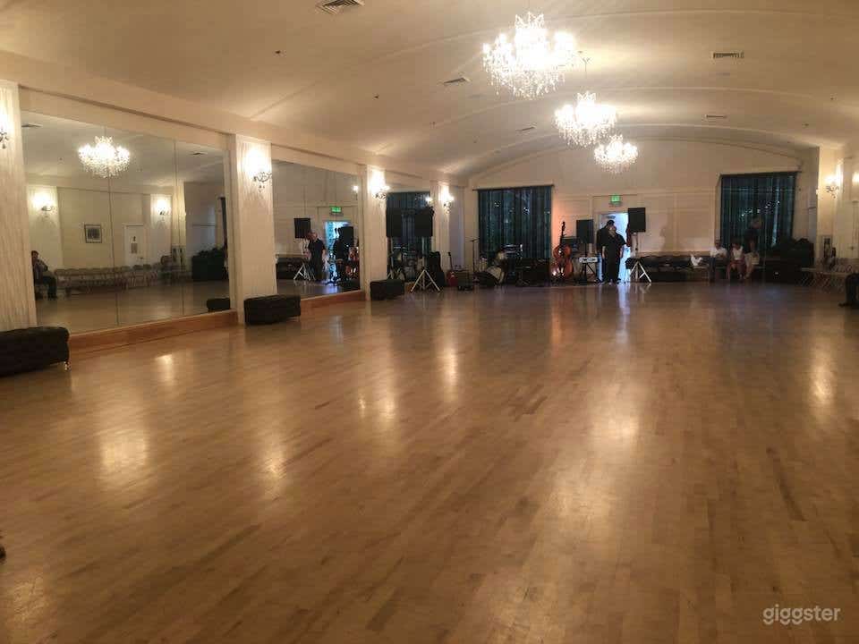 Elegant Main Ballroom Photo 3