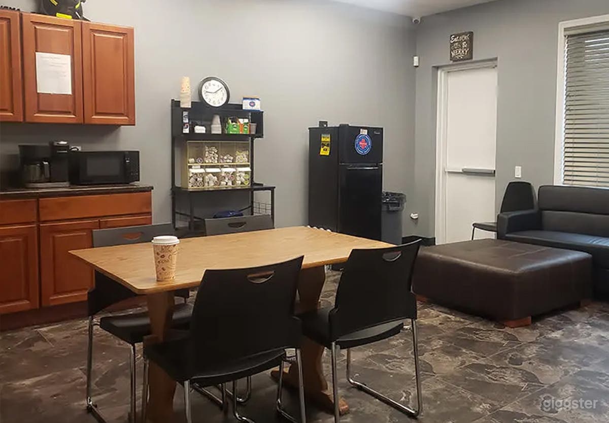 Bayside, Queens Conference Room Near Mass Transit Photo 3