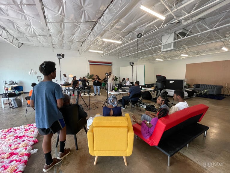  3,000 Sqft Downtown Dallas Natural Light Studio 