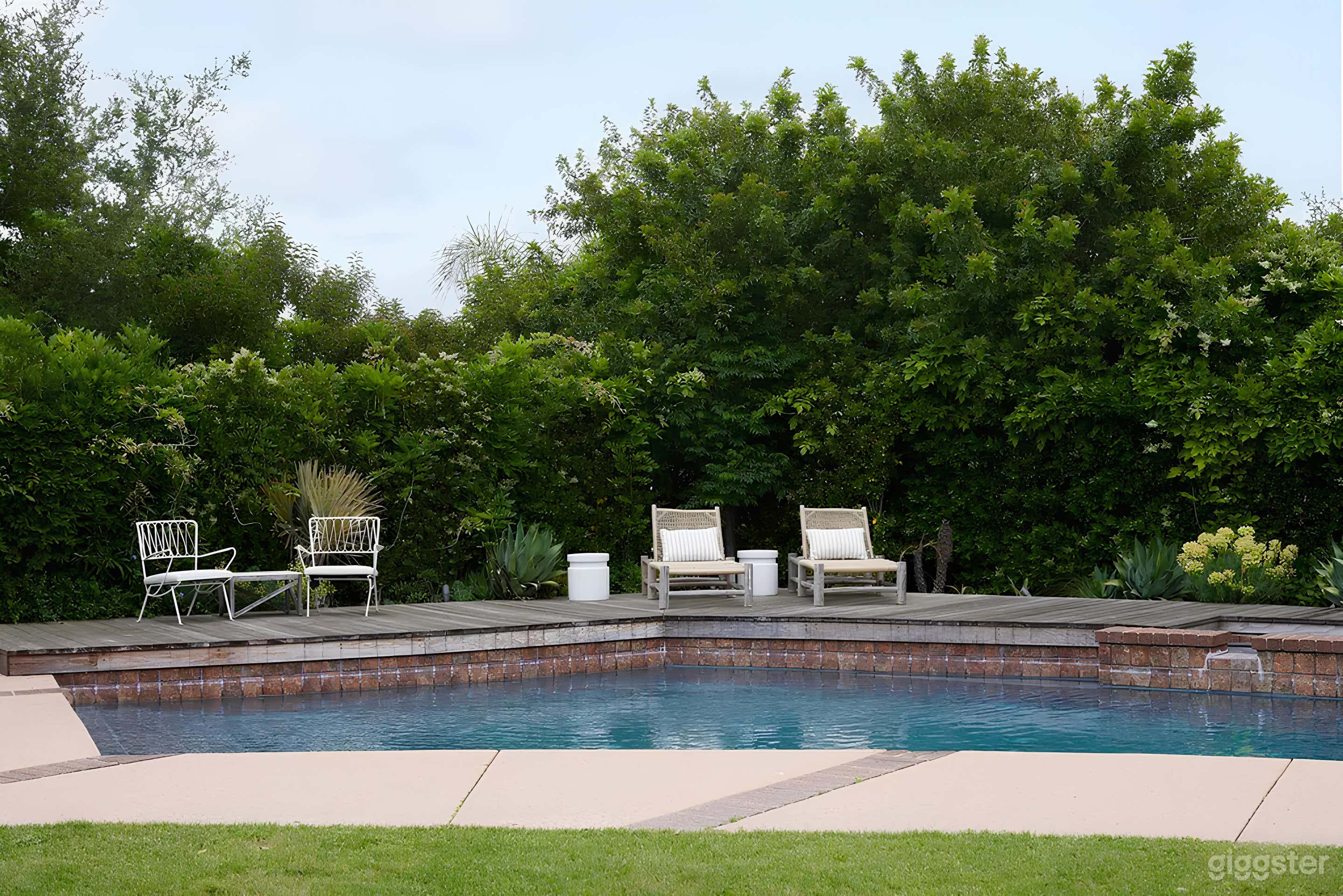 Bright &amp; Unique Brookstead Pool Escape Photo 2