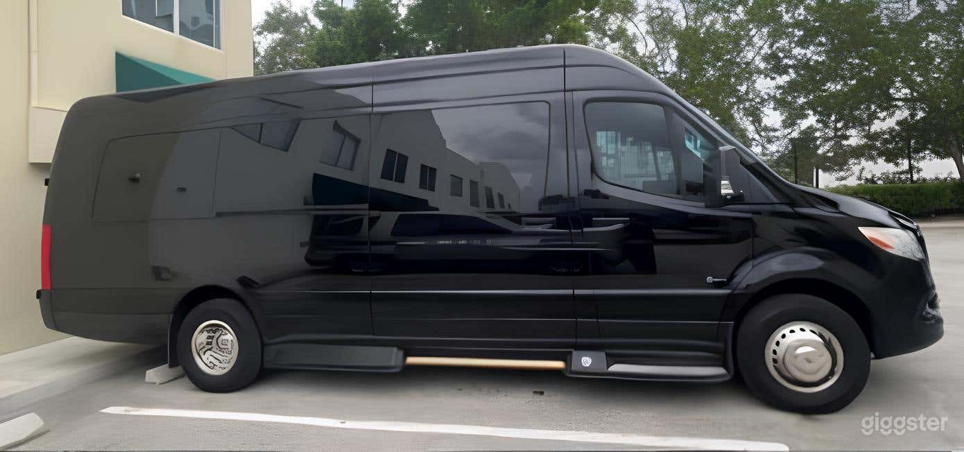 2023 Mercedes Passenger Shuttle Photo 3