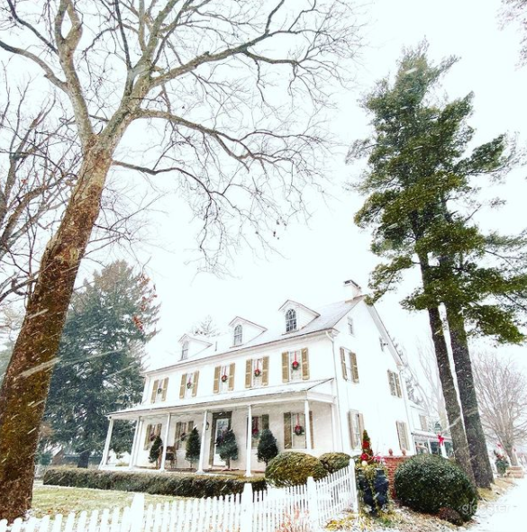 Historic Outdoor Barn Venue Photo 3