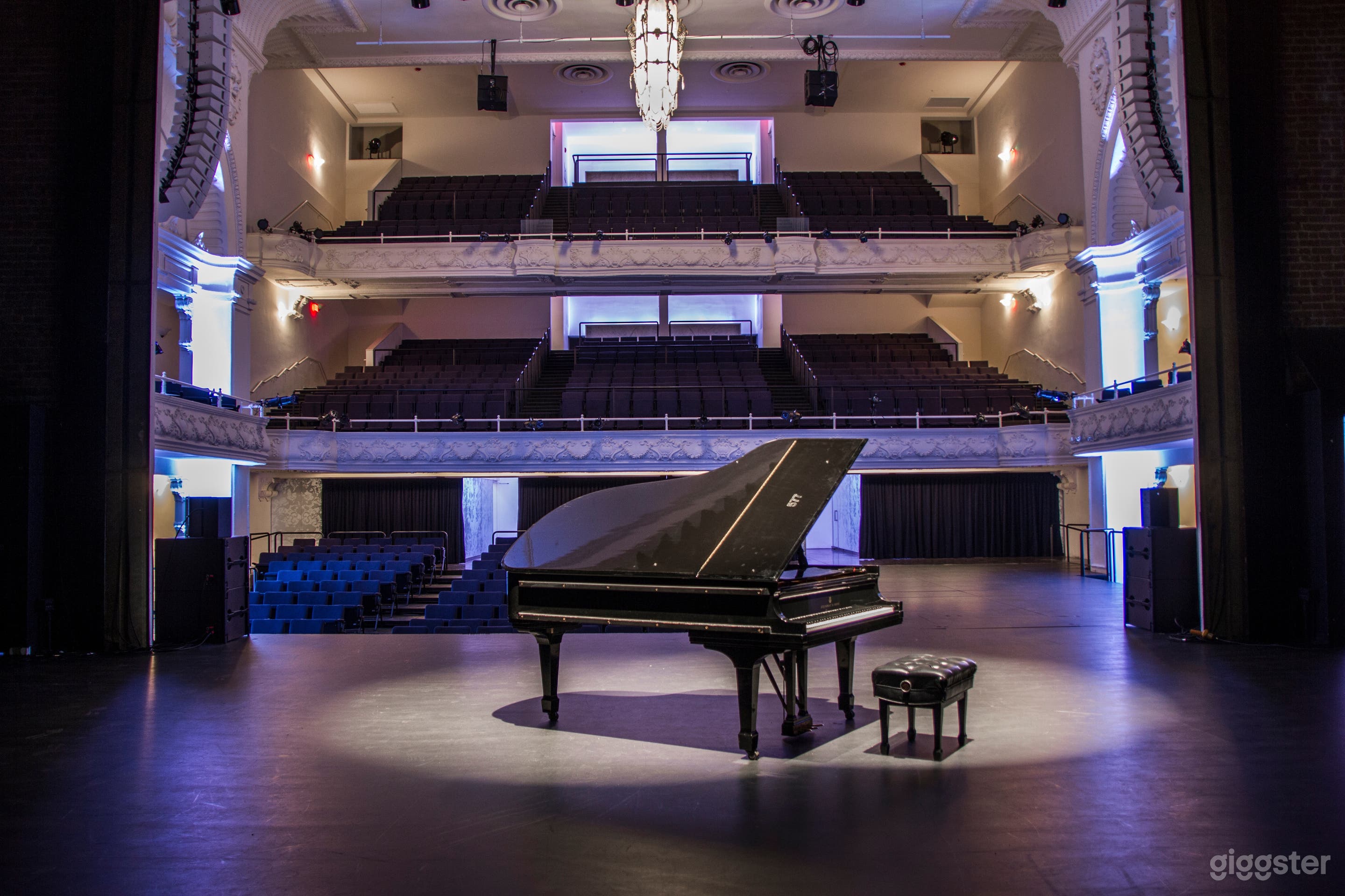 A Historic Theatre With a Pioneering Design &amp; Sound Photo 1