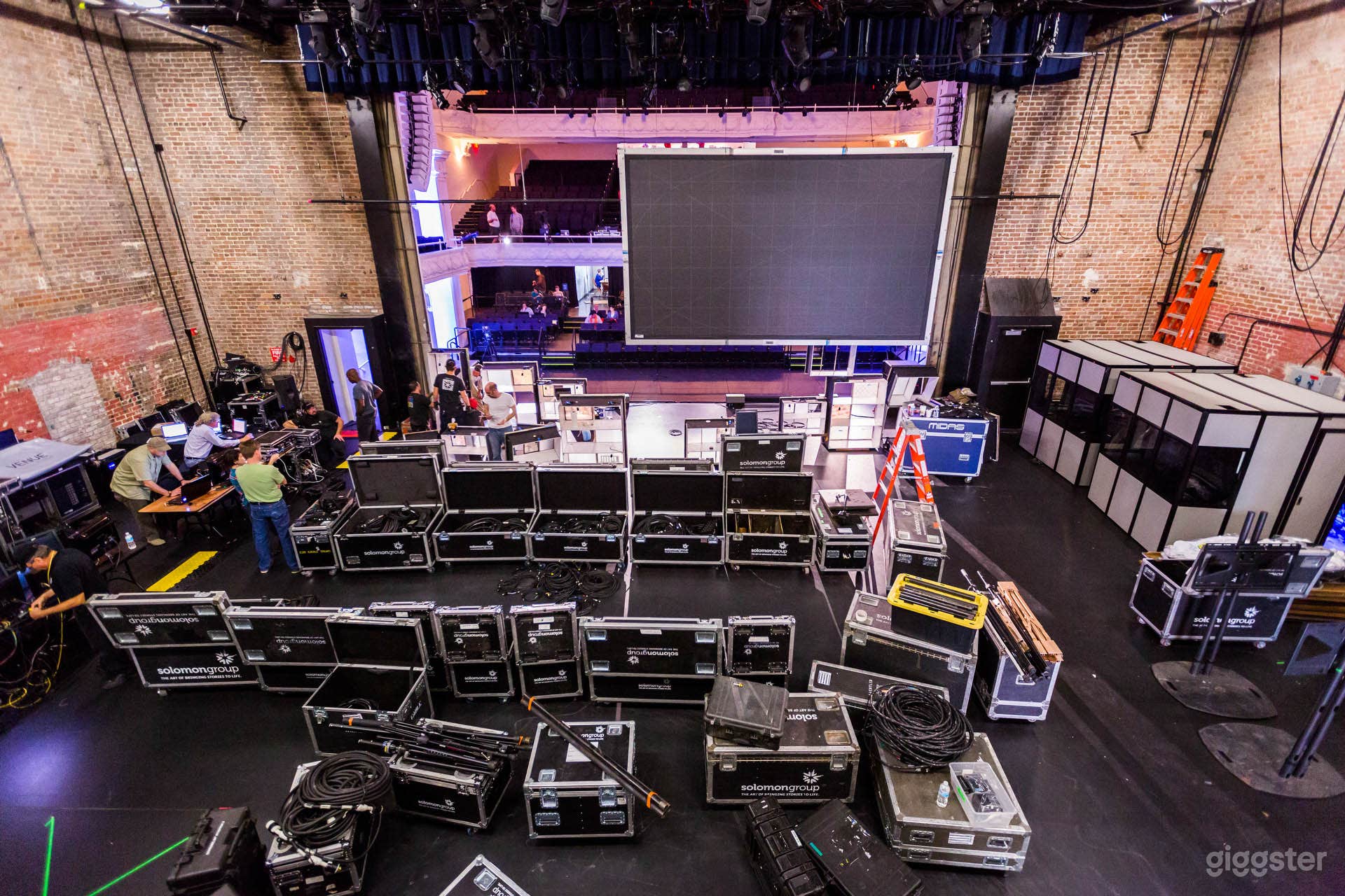 A Historic Theatre With a Pioneering Design &amp; Sound Photo 2