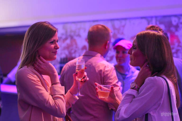  A Historic Theatre With a Pioneering Design & Sound 