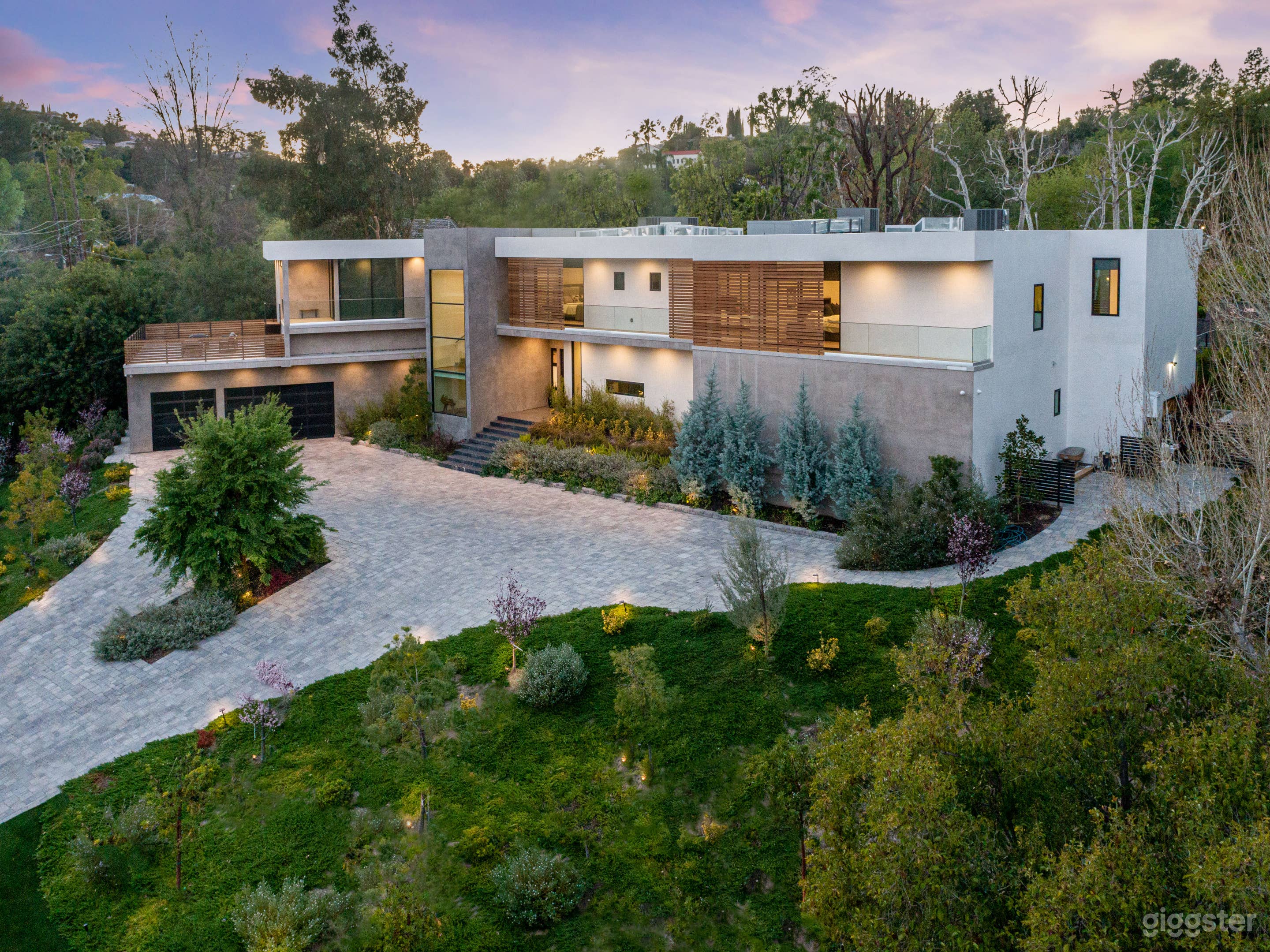 Modern Mansion in the Valley  Photo 1