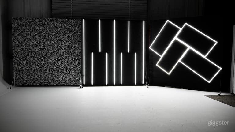  Blackout Photo/Video Studio Rgb walls 