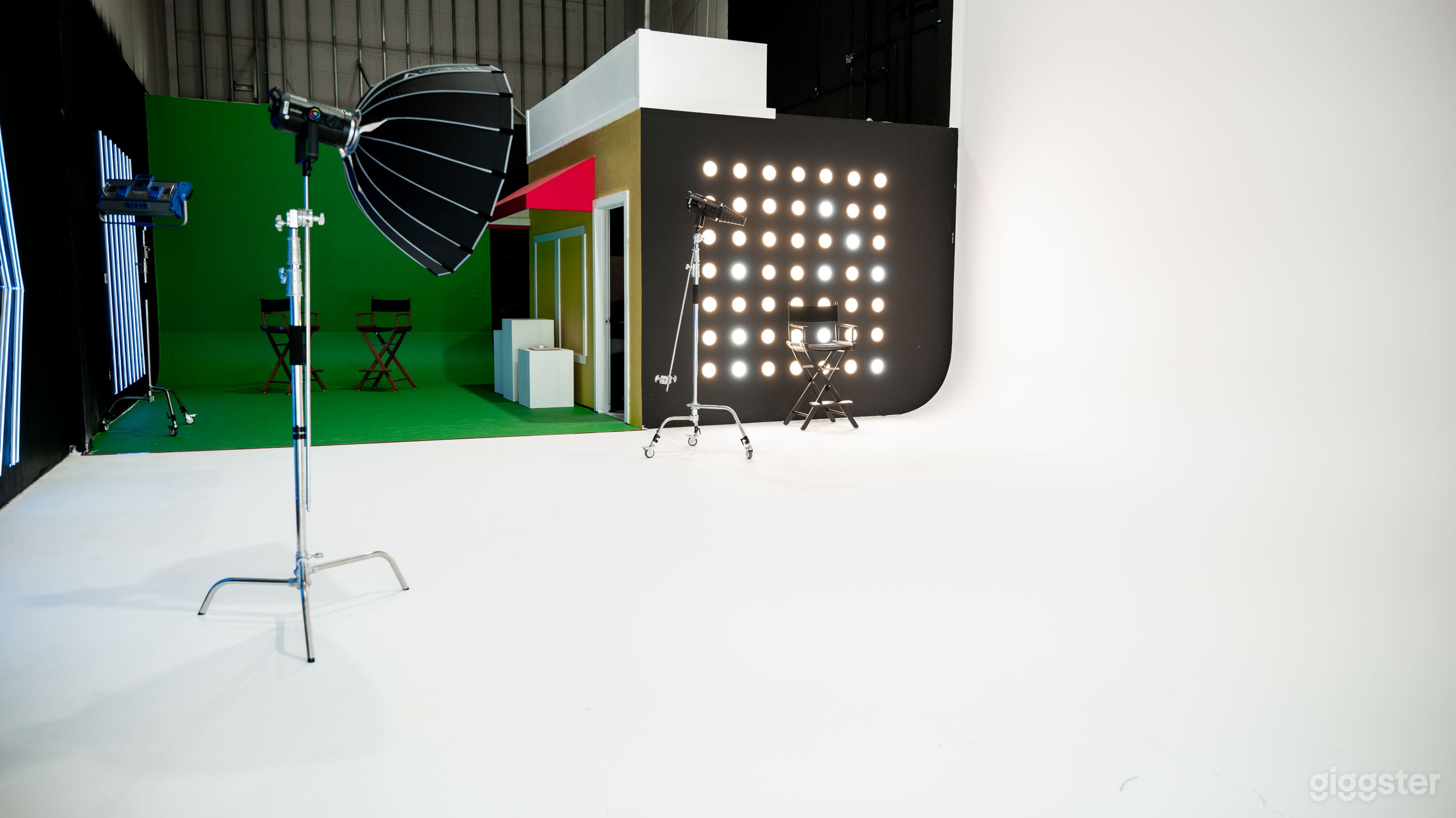 Blackout Photo/Video Studio Rgb walls Photo 1