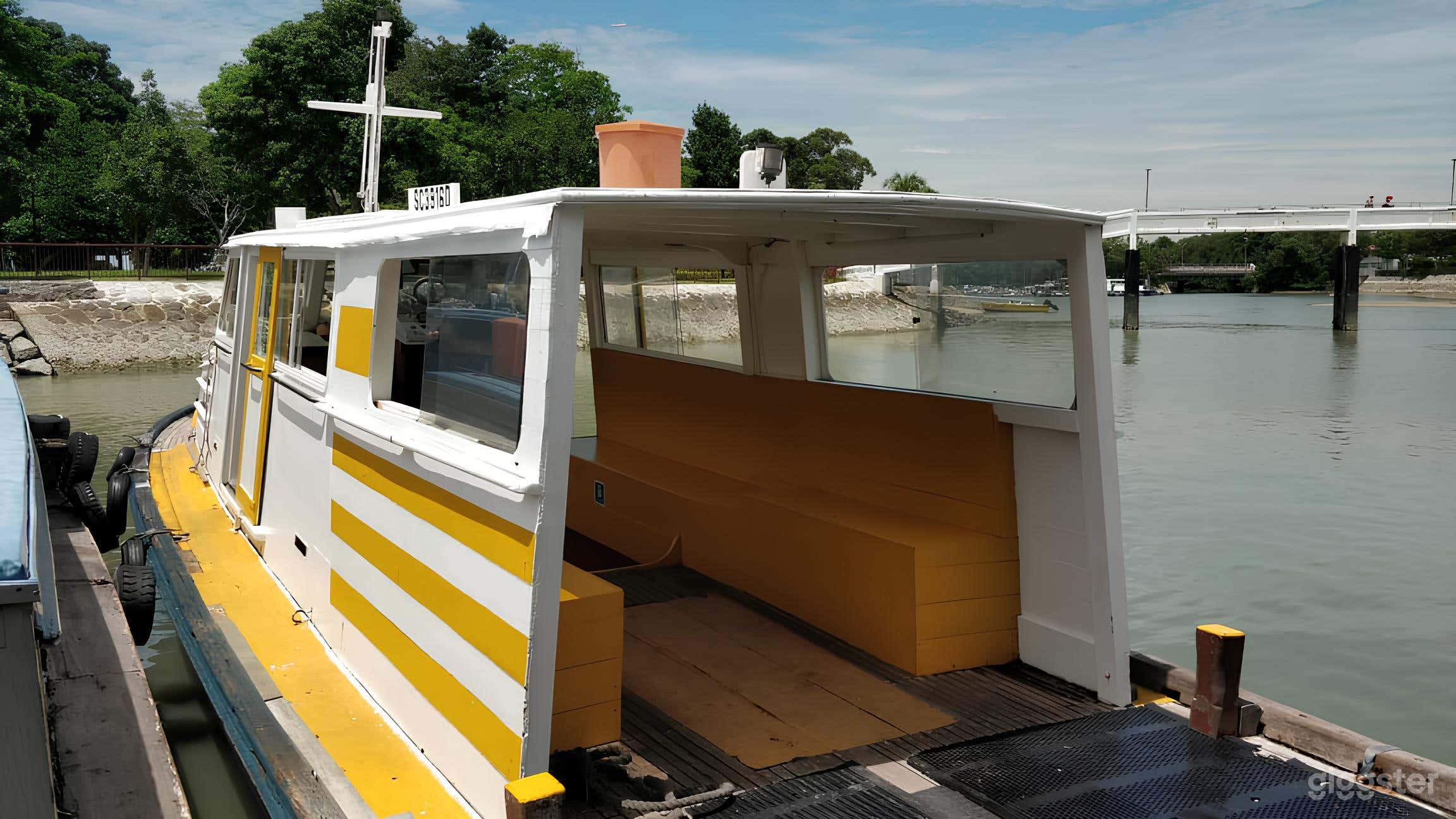 Jetty Boat Rental with Boat Captain Photo 2