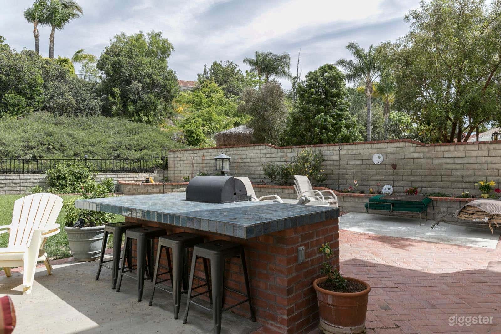 Spacious Modern Backyard w/ Built-In BBQ Photo 3