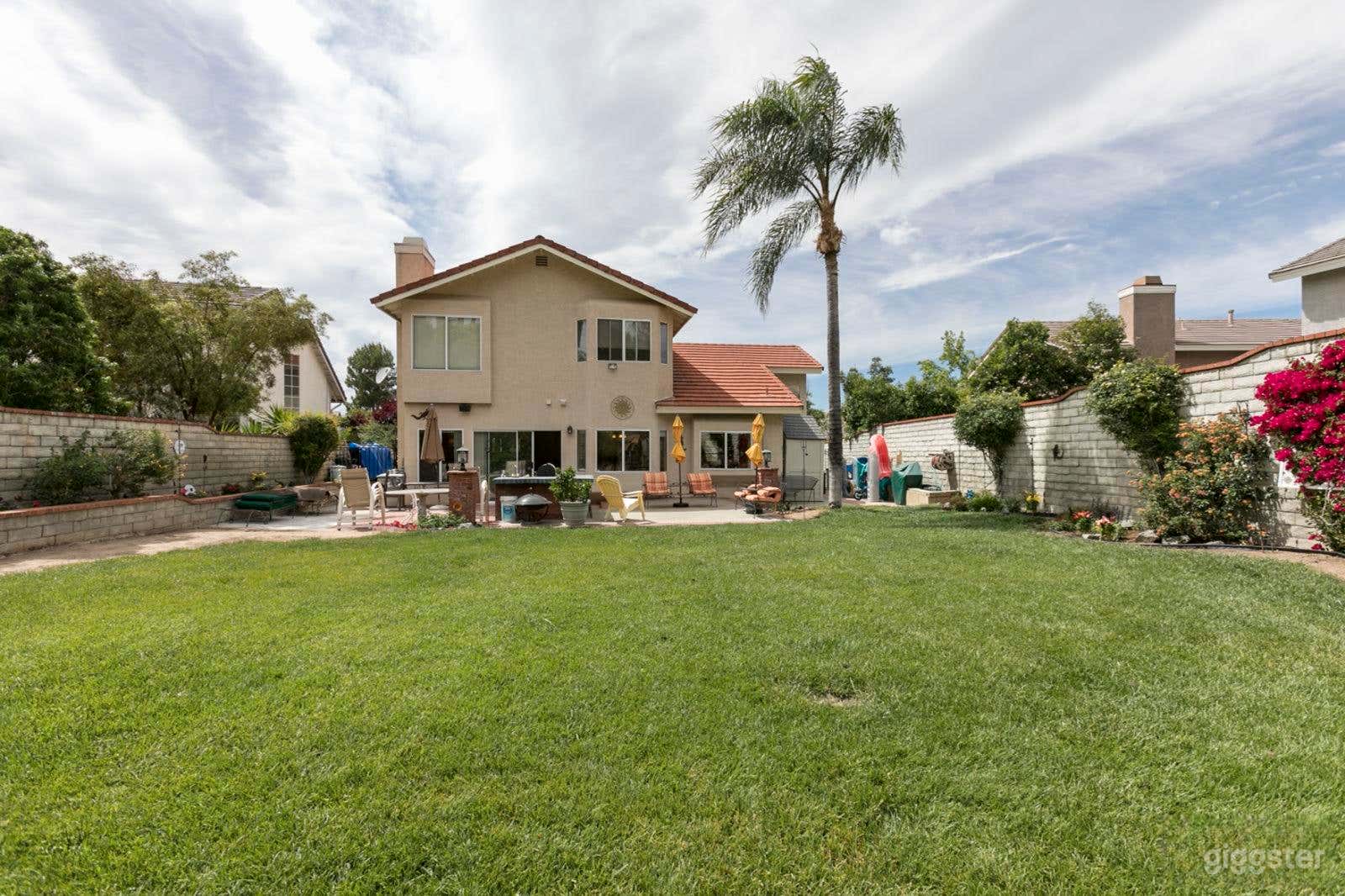 Spacious Modern Backyard w/ Built-In BBQ Photo 1