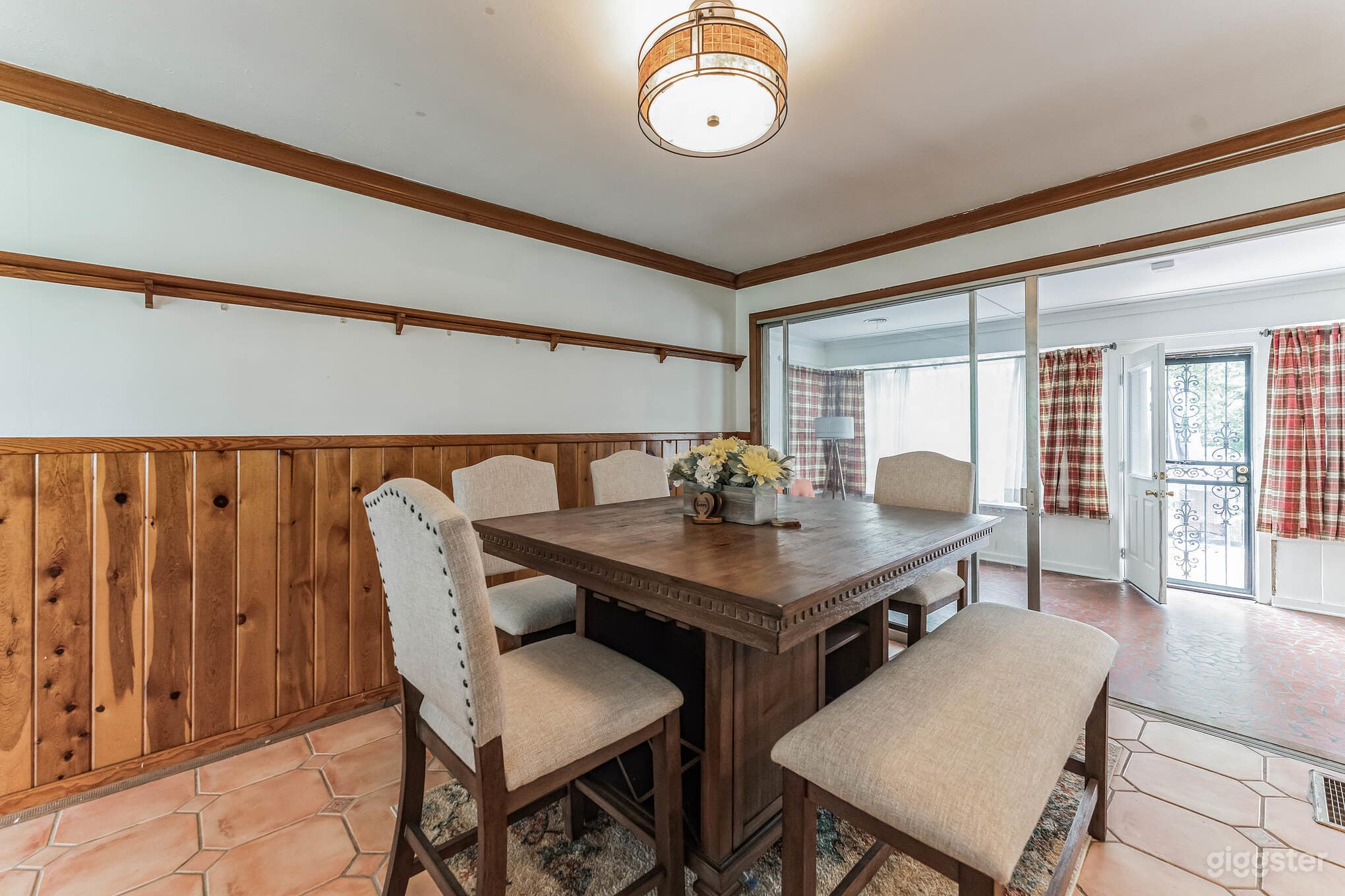 Secluded Home in the City Photo 4