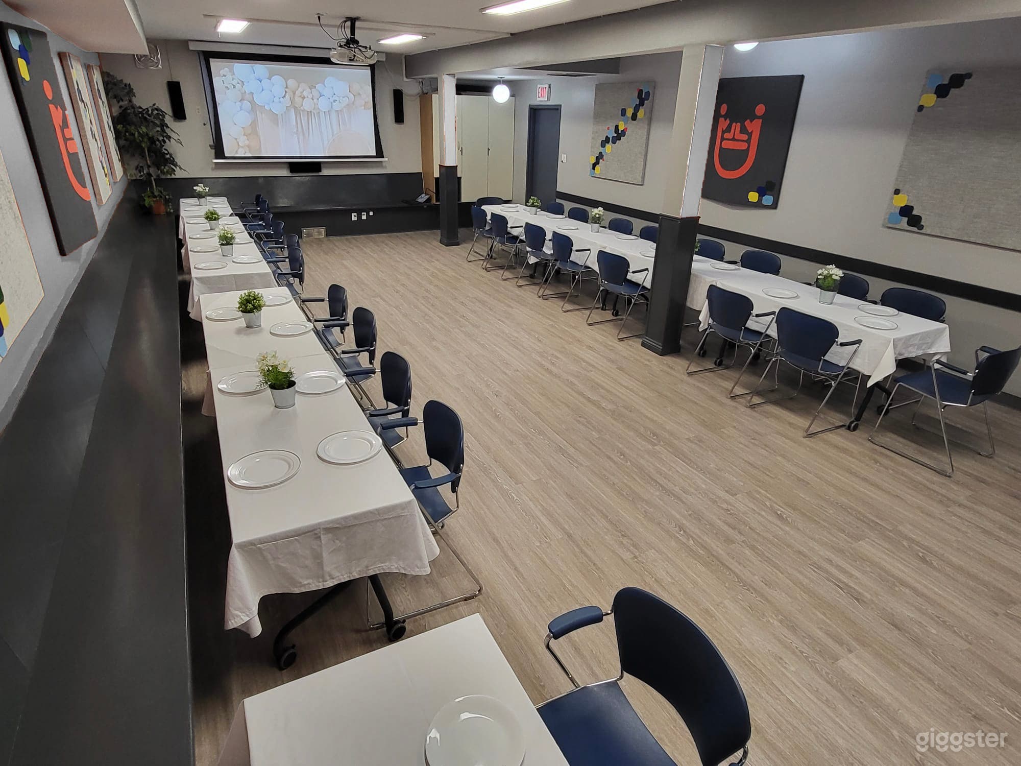 Social / Business Meeting Room in Little Italy Photo 4