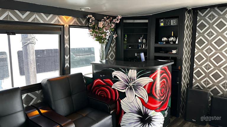  Elegant Main Cabin with Full Bar & Plush Lounge – Up to 40 