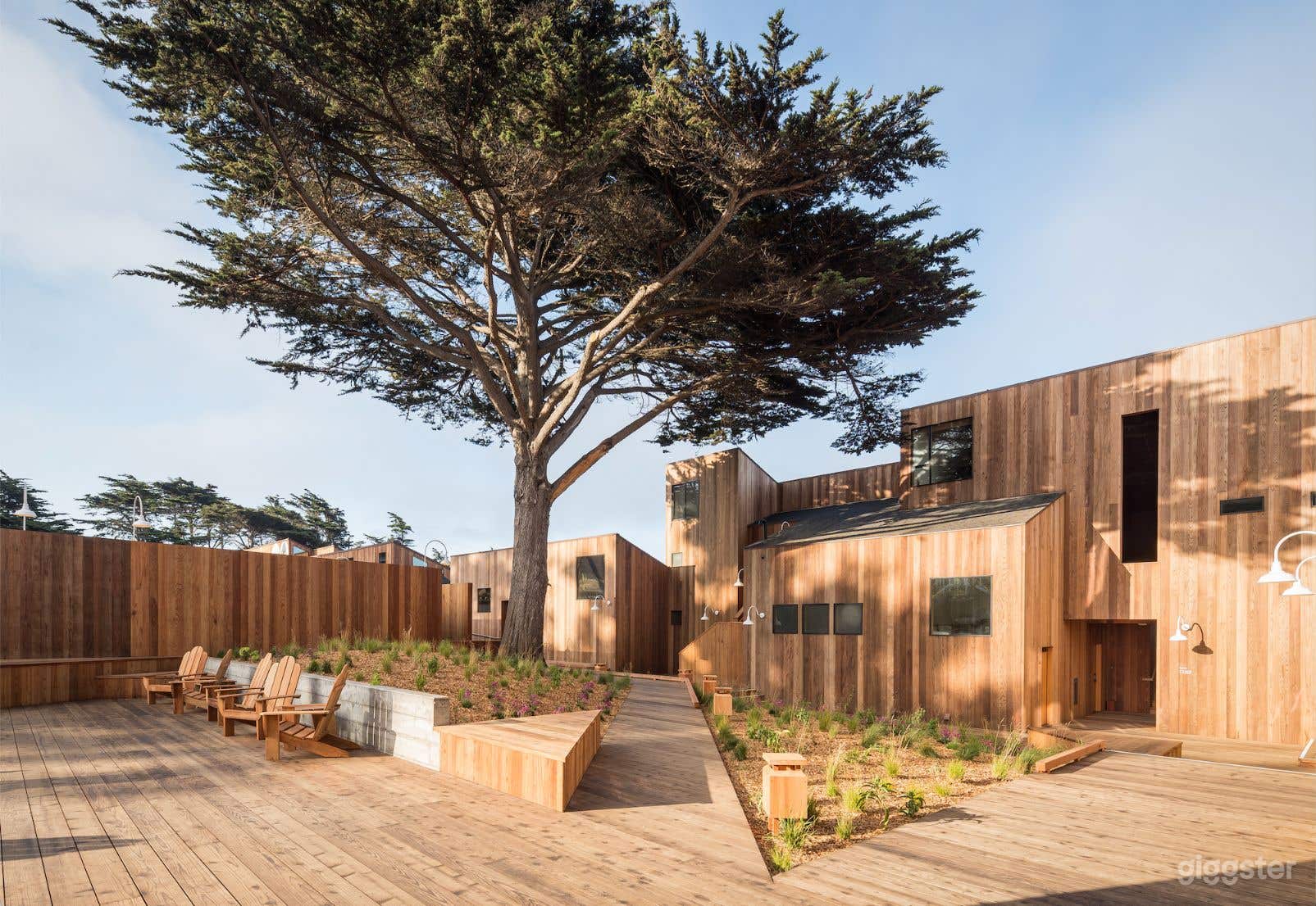 Coastal Lodge with Unique Indoor/Outdoor Space Photo 2