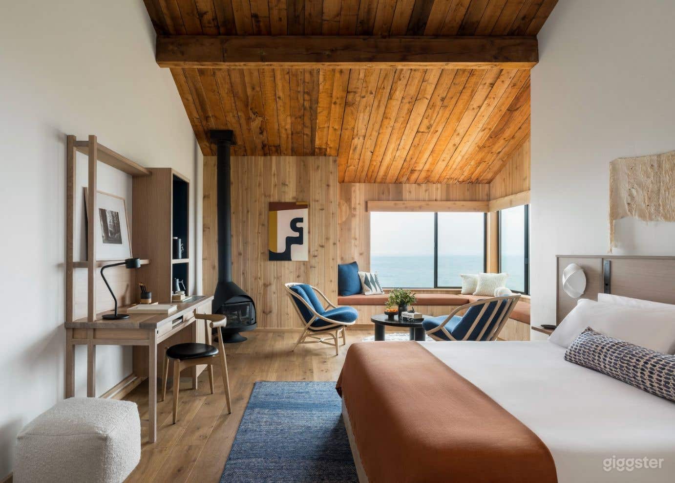 Coastal Lodge with Unique Indoor/Outdoor Space Photo 4