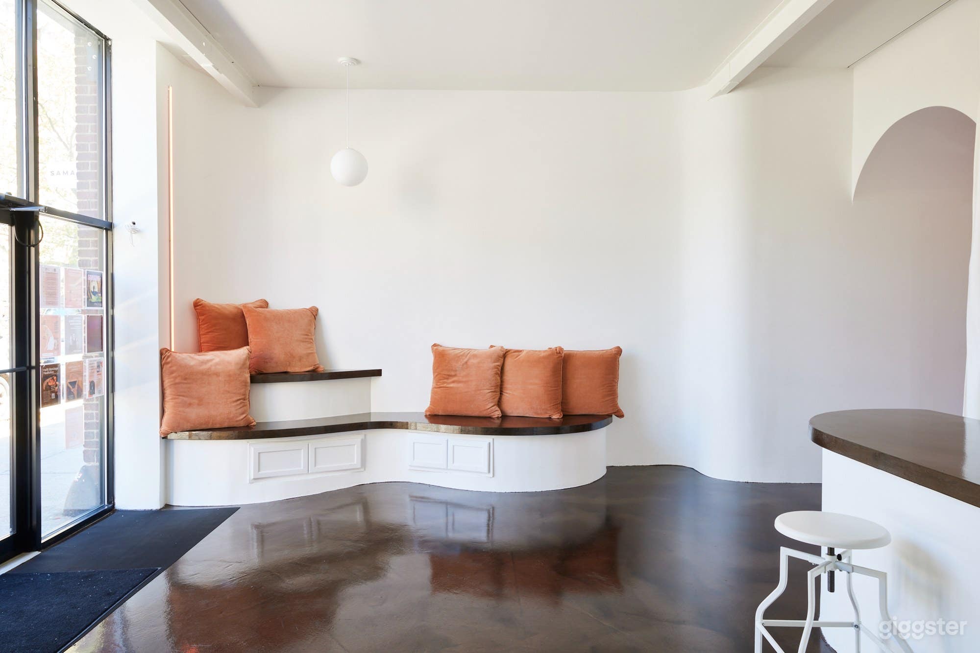 Soundproof White Loft Studio with High Ceilings Photo 1