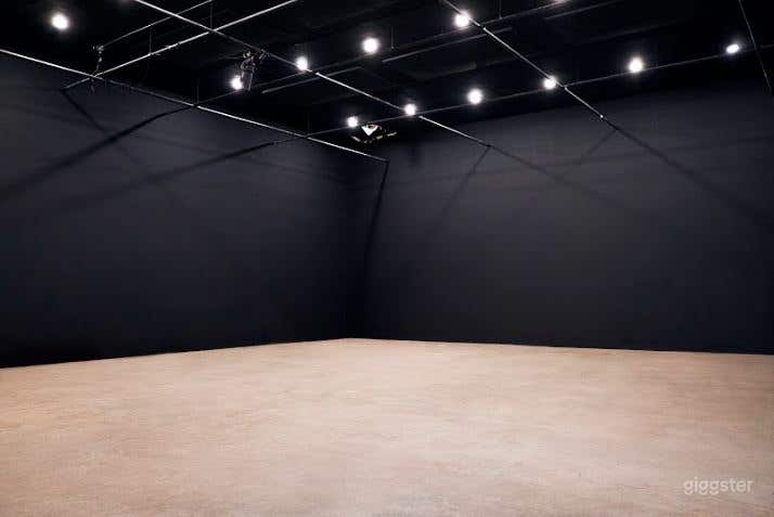 Stage B Studio in Canoga Park Photo 1