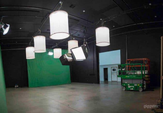 Stage B Studio in Canoga Park Photo 3