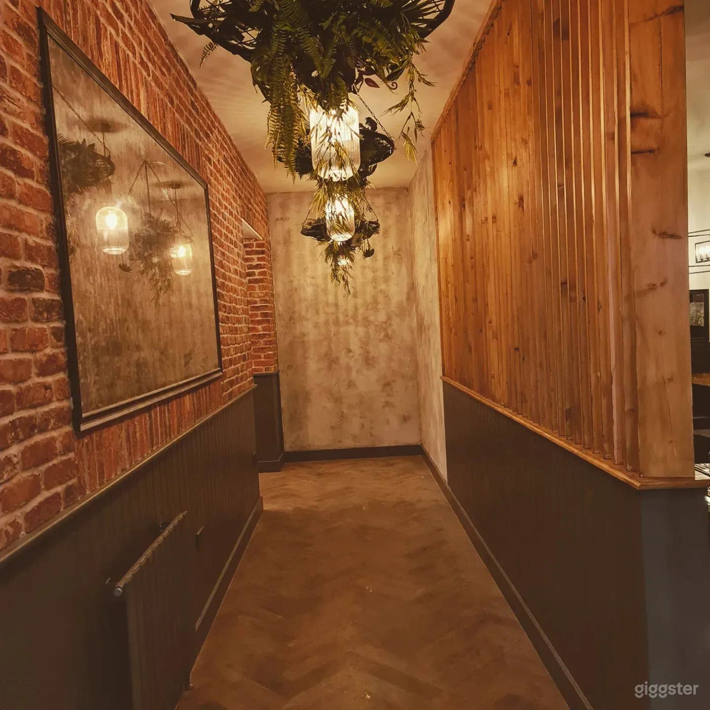 Gorgeous Indoor Dining Space Photo 3