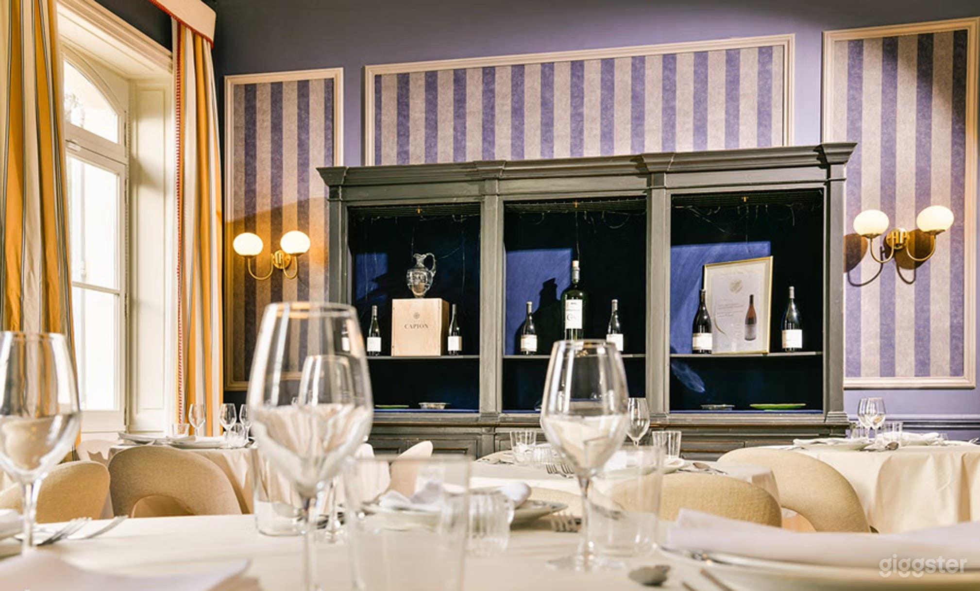 Photo de Somptueuse Salle de Bal dans un Château Historique 4