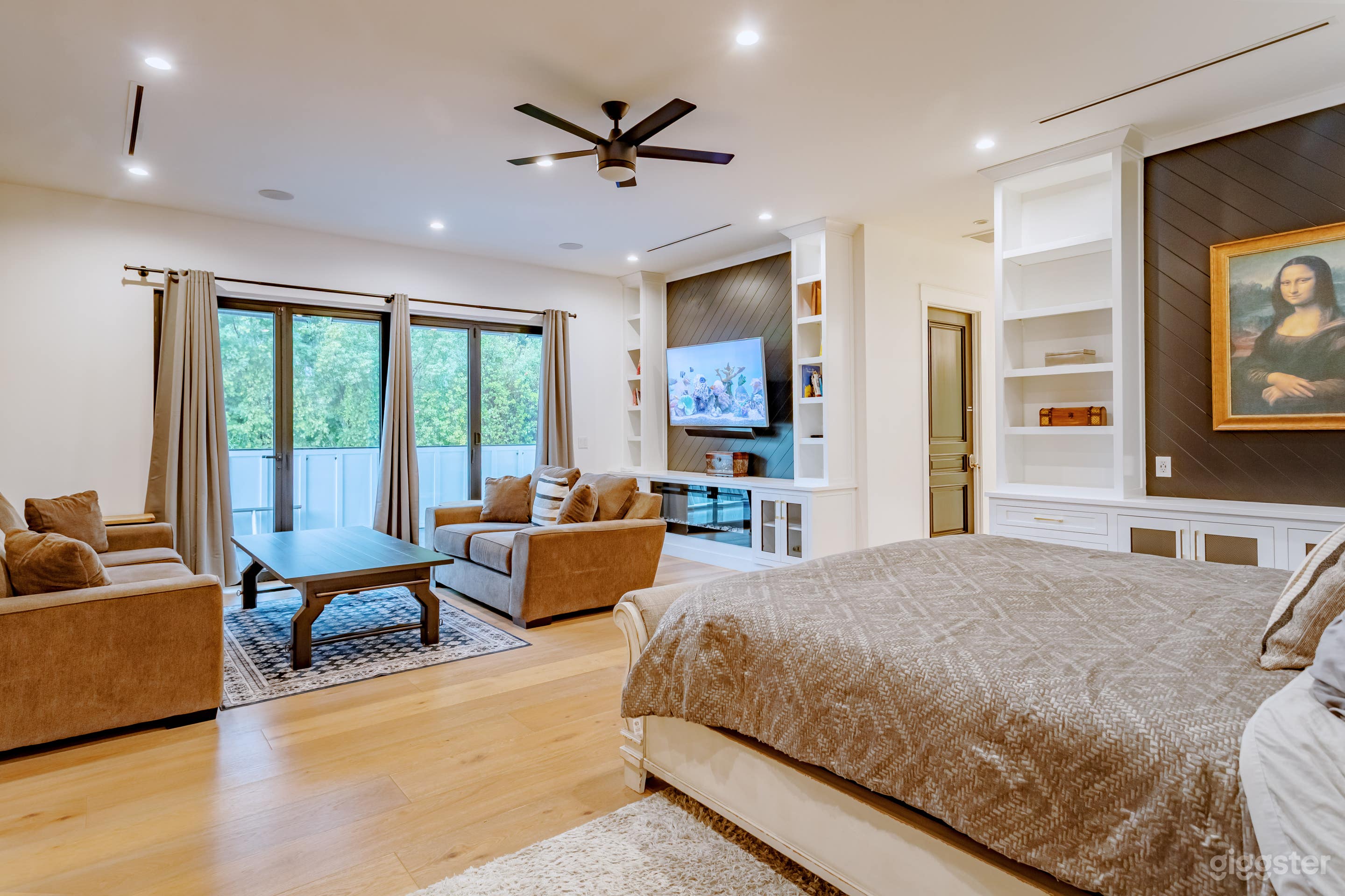 Contemporary Elegance sleeps 16 pool hot tub Photo 2