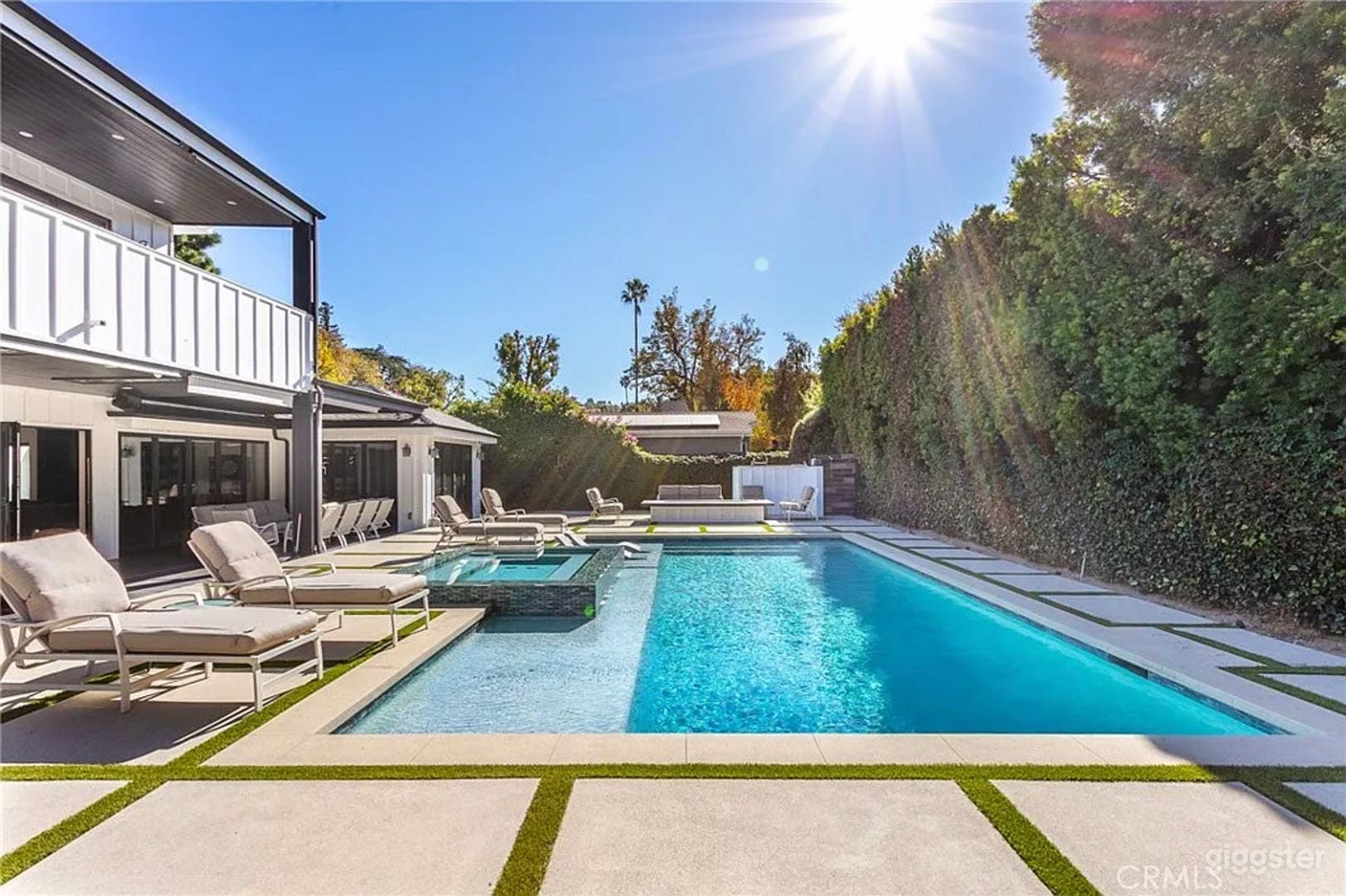 Contemporary Elegance sleeps 16 pool hot tub Photo 3