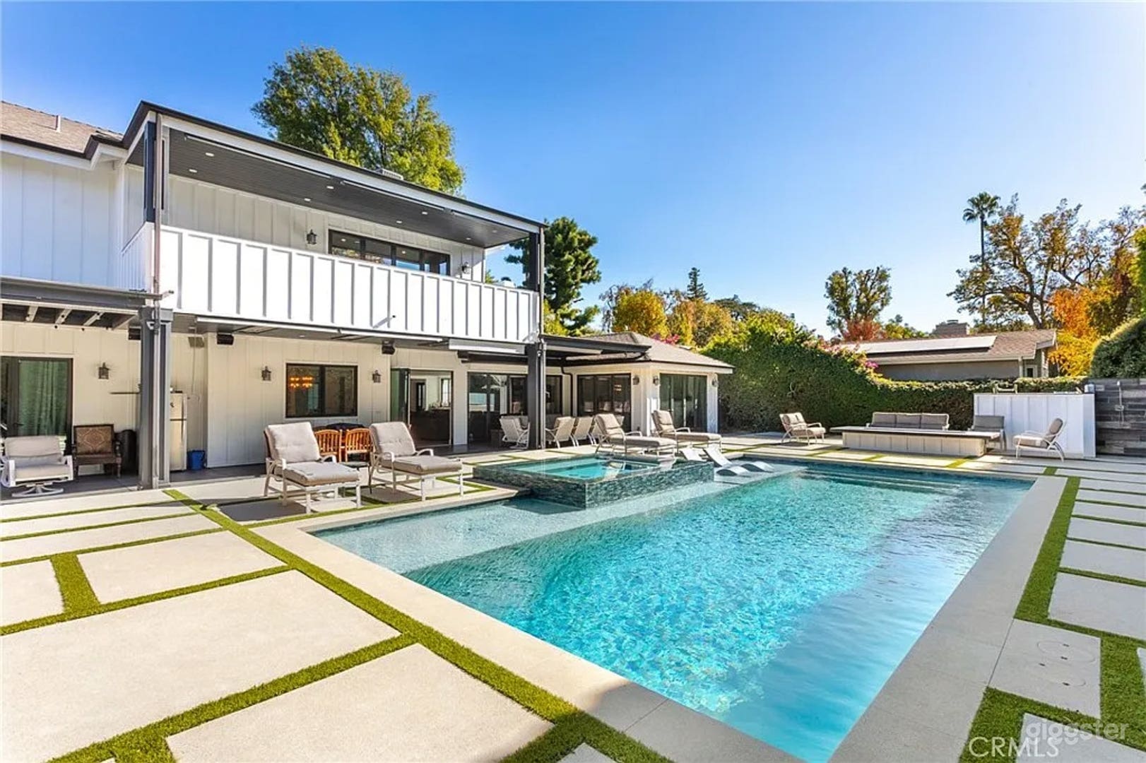 Contemporary Elegance sleeps 16 pool hot tub Photo 1