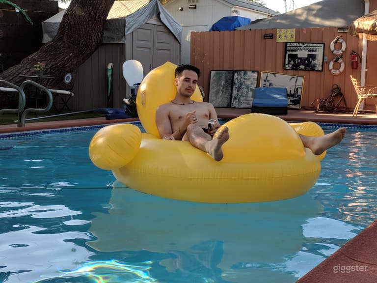  N Hollywood Pool/tiki bar 