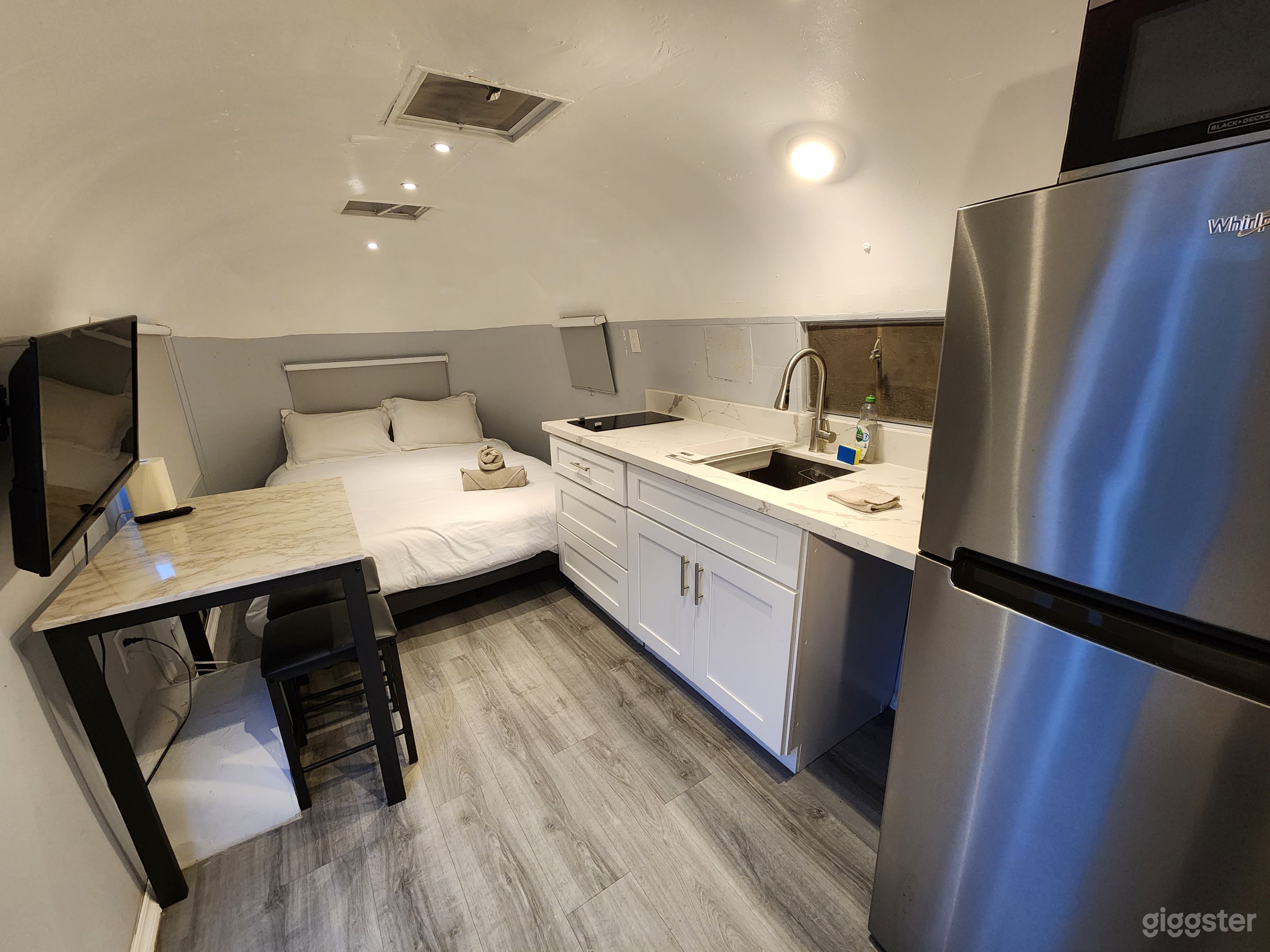 PROMO: Beautiful Airstream ready for film! Photo 3