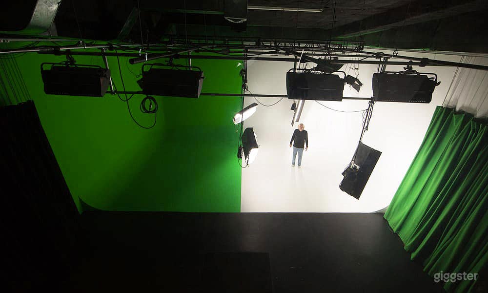 Sound Stage Studio with Easy Freeway access Photo 2