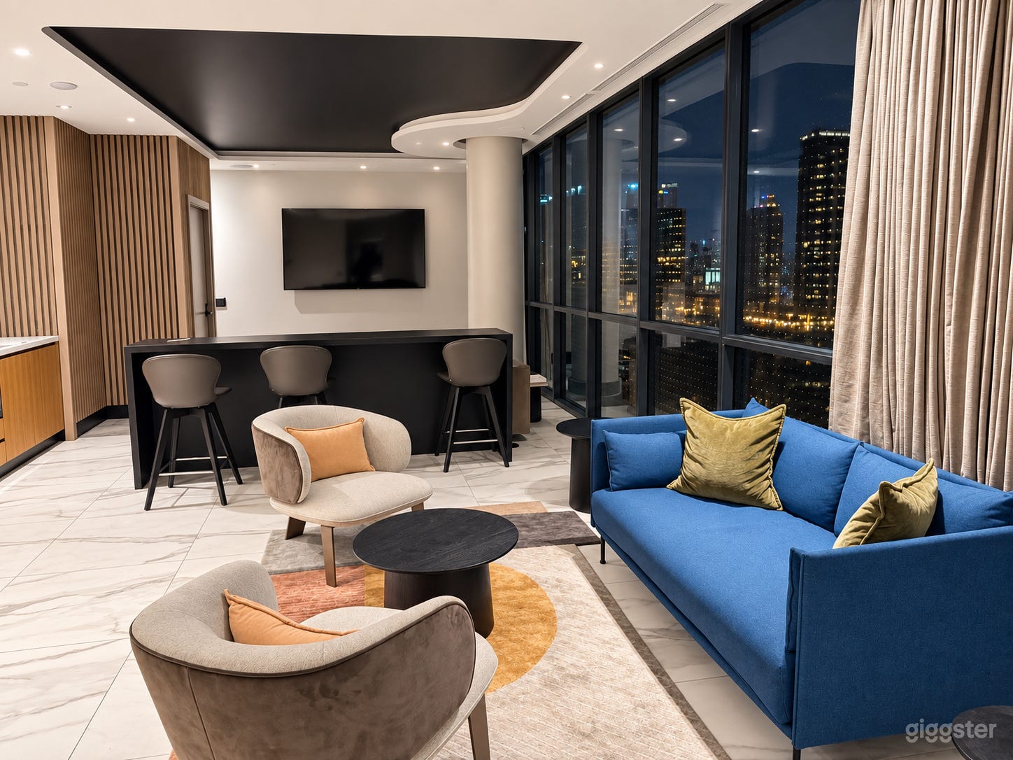 East Twilight Entertainment Suite Photo 4