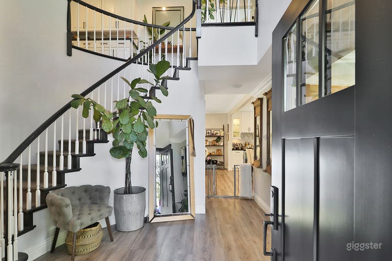  Modern Tutor with Tropical Vibe 