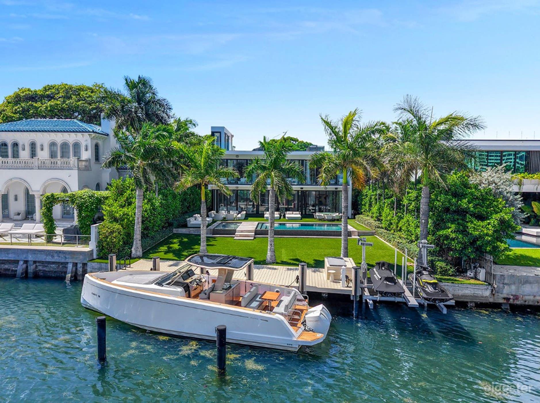 Resort-Style Luxury Pool Oasis in a Private Estate Photo 3