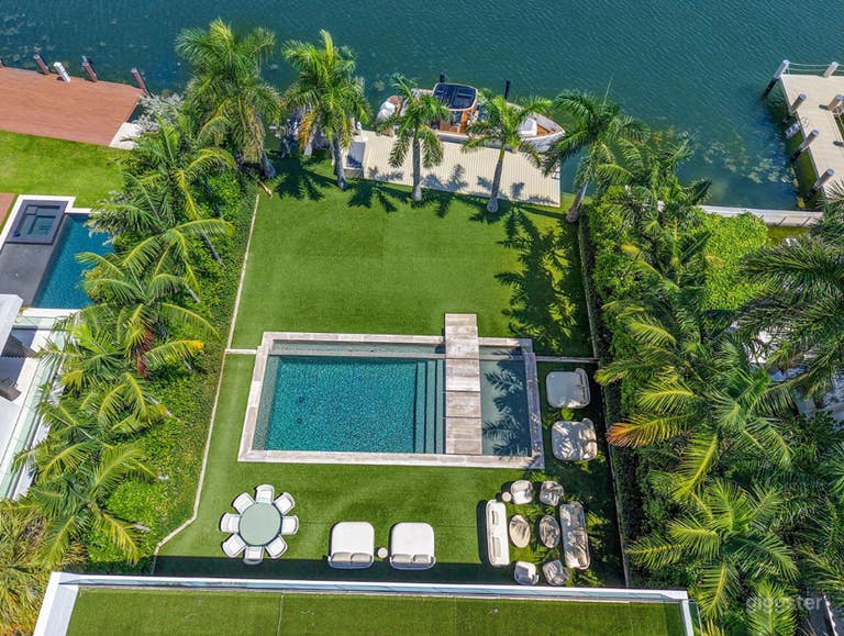  Resort-Style Luxury Pool Oasis in a Private Estate 