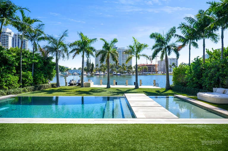  Resort-Style Luxury Pool Oasis in a Private Estate 