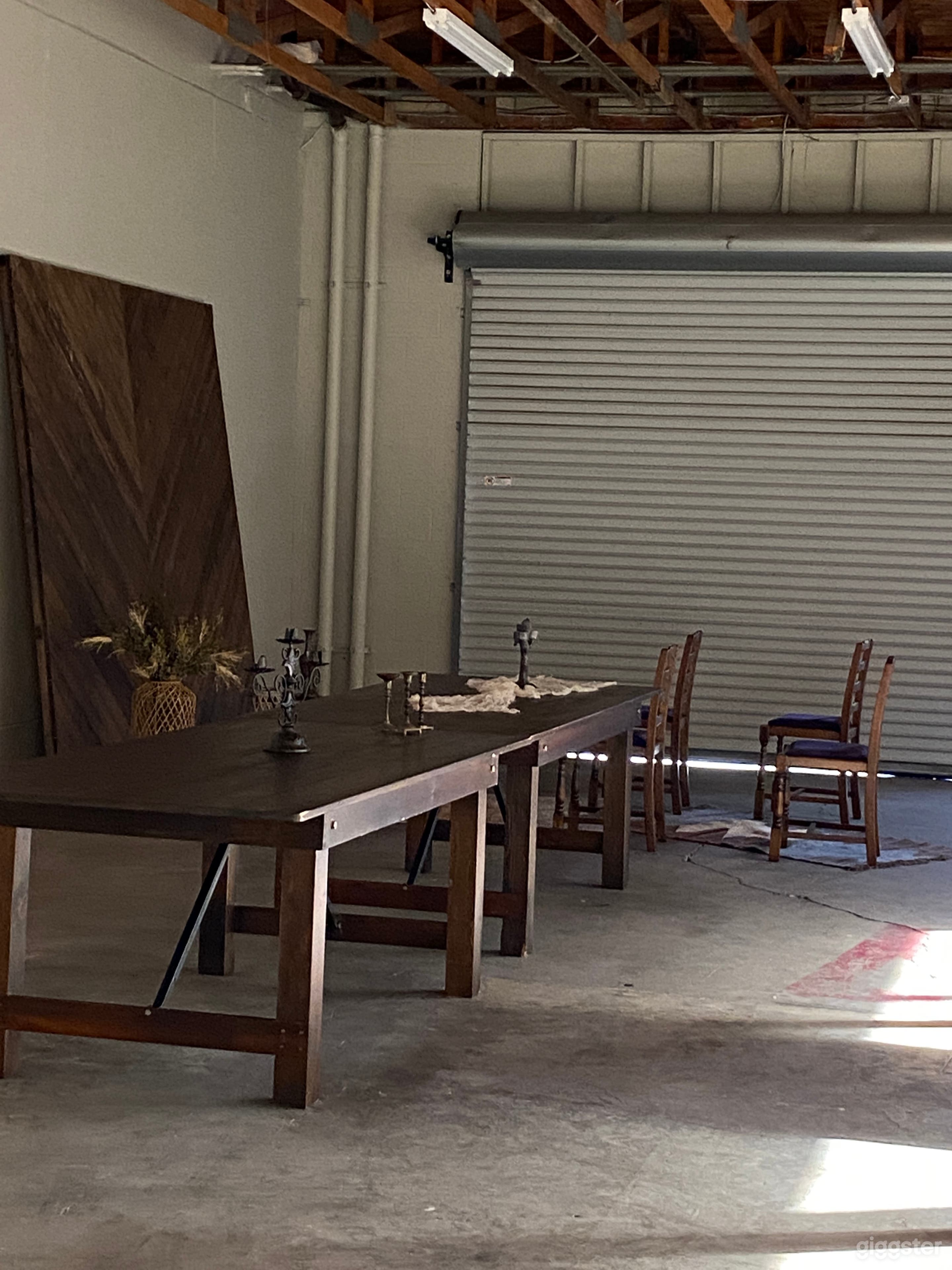 Roll up door for loading. 