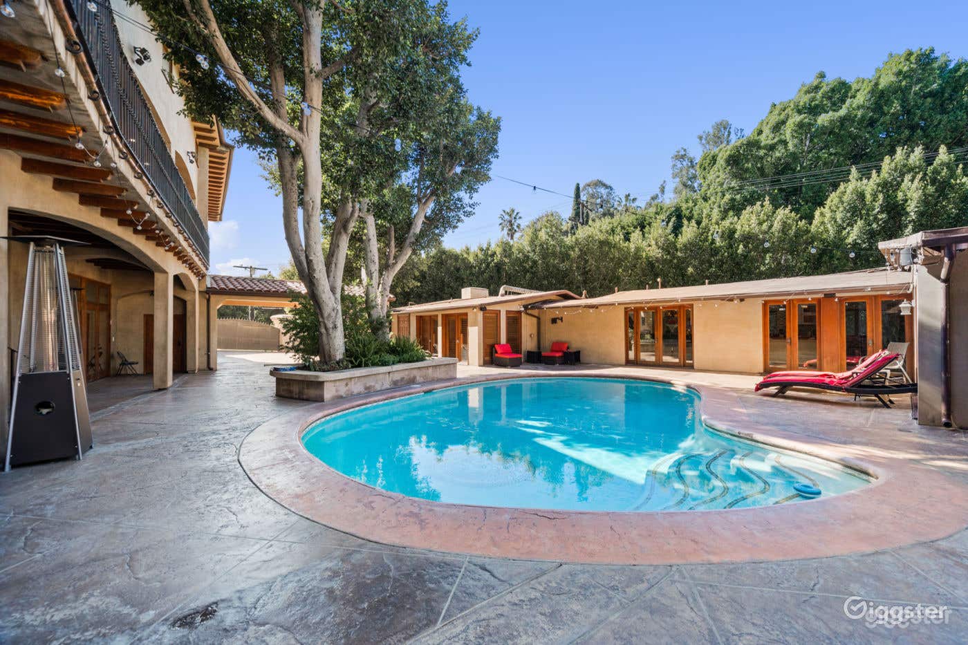  LUXURY ENTERTAINMENT COMPLEX/POOL Photo 4