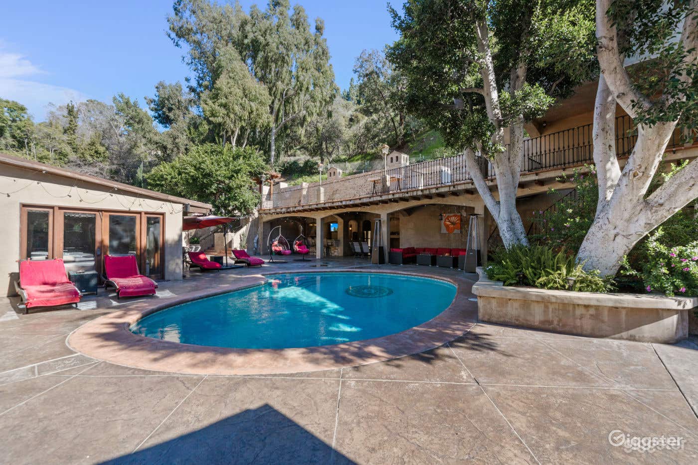  LUXURY ENTERTAINMENT COMPLEX/POOL Photo 2