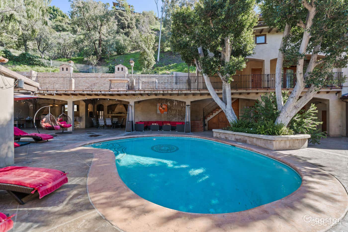  LUXURY ENTERTAINMENT COMPLEX/POOL Photo 3