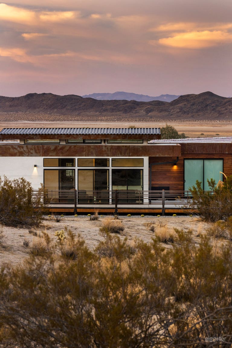  Modern Panoramic Desert House | Expansive Boulder Views 