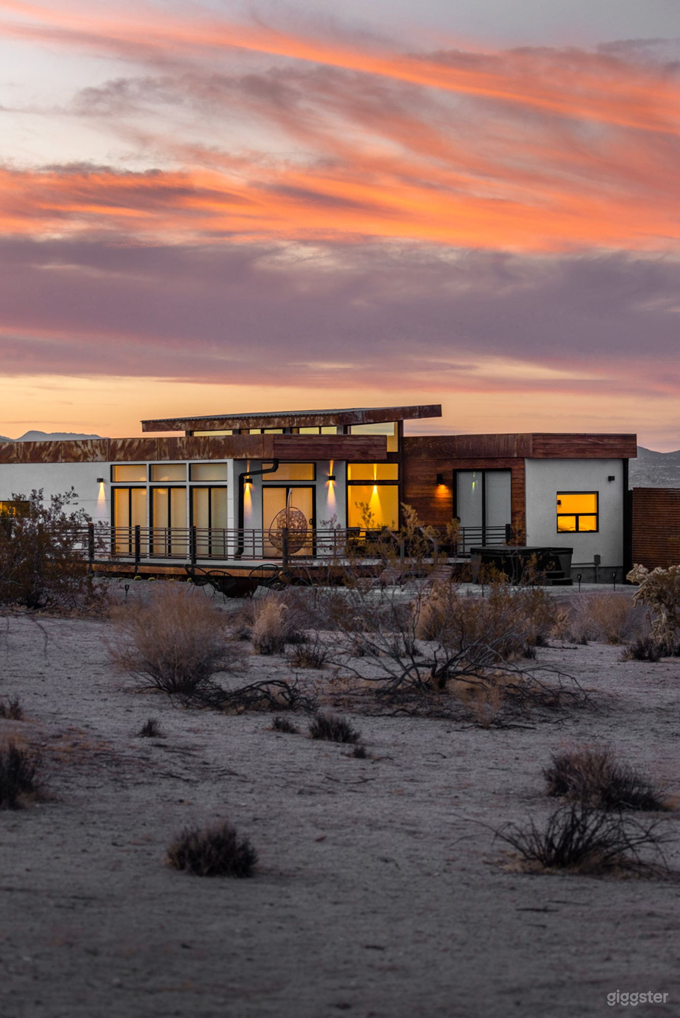 Modern Panoramic Desert House | Expansive Boulder Views Photo 1