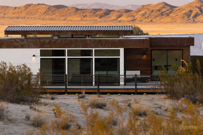  Modern Panoramic Desert House | Expansive Boulder Views 