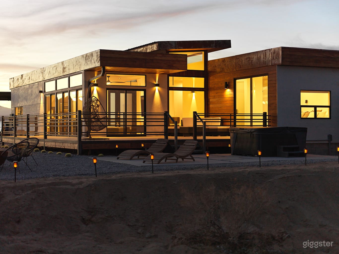 Modern Panoramic Desert House | Expansive Boulder Views Photo 2