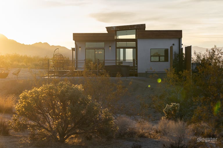  Modern Panoramic Desert House | Expansive Boulder Views 