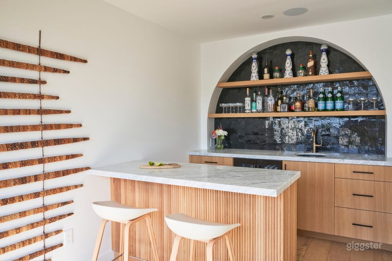  Sprawling mid century soft modern 