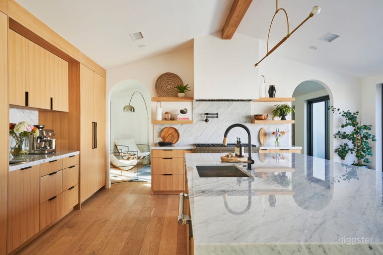  Sprawling mid century soft modern 