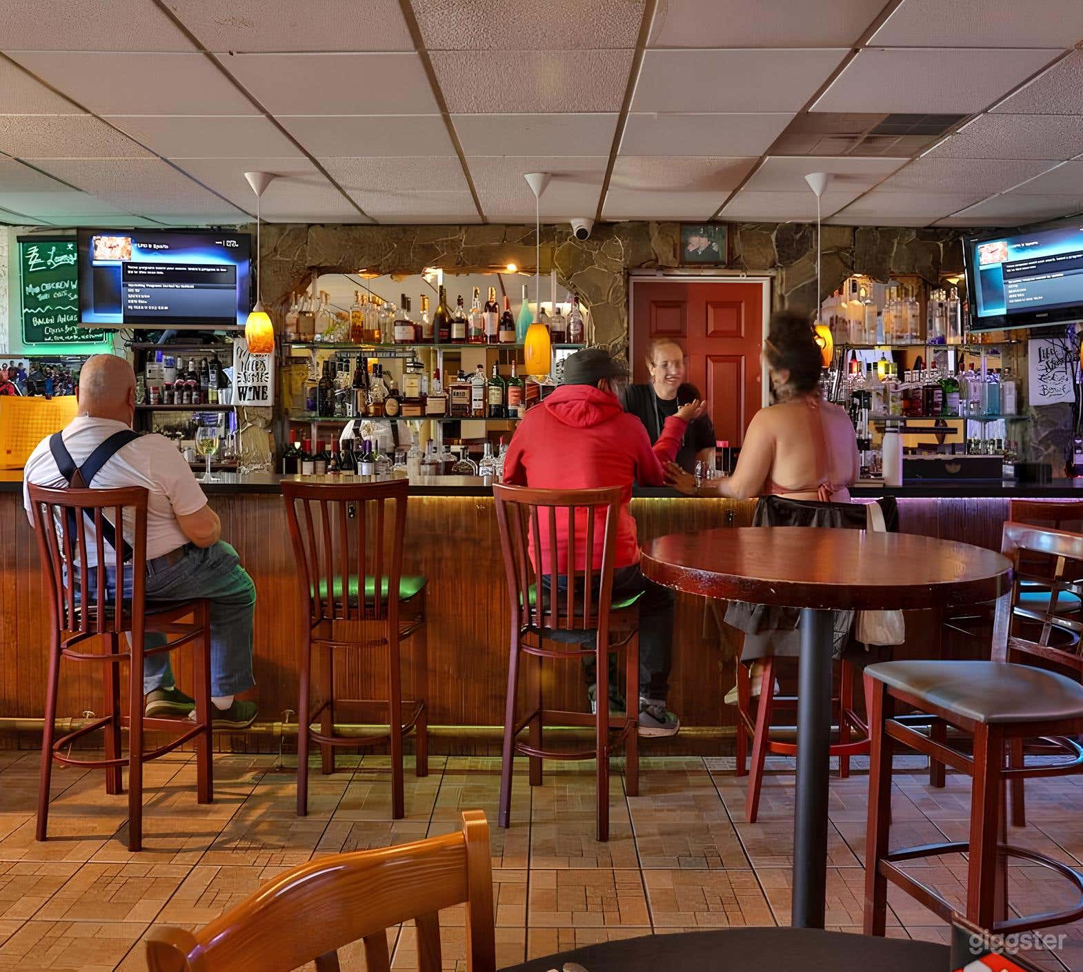 Cozy and Inviting Eatery Photo 4